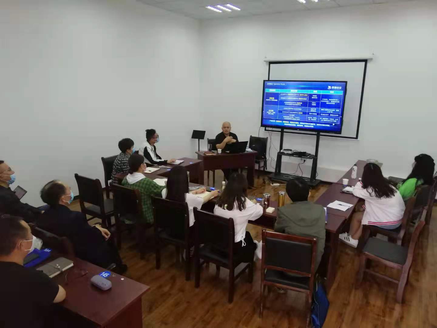 无码AV免费精品一区二区三区